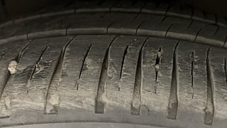 Used 2015 Maruti Suzuki Ciaz [2014-2017] ZXi AT Petrol Automatic tyres LEFT FRONT TYRE TREAD VIEW