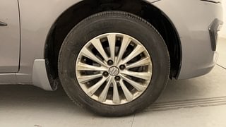 Used 2017 Maruti Suzuki Ciaz [2014-2017] ZXi AT Petrol Automatic tyres RIGHT FRONT TYRE RIM VIEW
