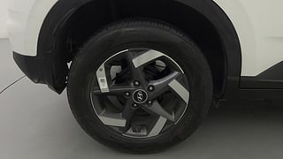Used 2022 Hyundai Venue [2019-2022] SX Plus 1.0 Turbo DCT Petrol Automatic tyres RIGHT REAR TYRE RIM VIEW
