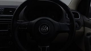 Used 2013 volkswagen Vento 1.6L Highline Diesel Diesel Manual top_features Airbags