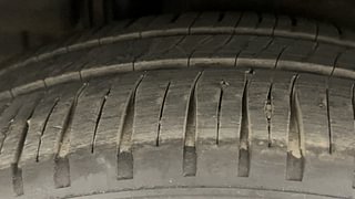 Used 2015 Maruti Suzuki Ciaz [2014-2017] ZXi AT Petrol Automatic tyres RIGHT REAR TYRE TREAD VIEW
