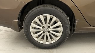 Used 2015 Maruti Suzuki Ciaz [2014-2017] ZXi AT Petrol Automatic tyres RIGHT REAR TYRE RIM VIEW