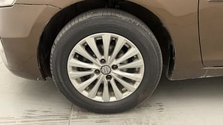 Used 2015 Maruti Suzuki Ciaz [2014-2017] ZXi AT Petrol Automatic tyres LEFT FRONT TYRE RIM VIEW
