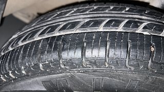 Used 2018 Renault Kwid [2015-2019] 1.0 RXT AMT Opt Petrol Automatic tyres RIGHT FRONT TYRE TREAD VIEW
