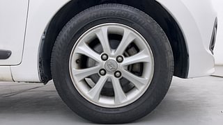 Used 2016 Hyundai Grand i10 [2013-2017] Asta AT 1.2 Kappa VTVT Petrol Automatic tyres RIGHT FRONT TYRE RIM VIEW