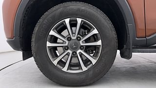 Used 2023 mahindra Scorpio N Z8 L Petrol 7 STR Petrol Manual tyres LEFT FRONT TYRE RIM VIEW