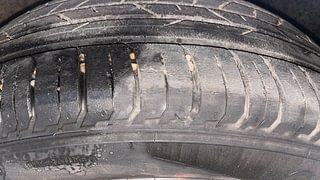 Used 2021 Hyundai New i20 Asta (O) 1.0 Turbo DCT Petrol Automatic tyres RIGHT FRONT TYRE TREAD VIEW