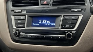 Used 2017 Hyundai Elite i20 [2014-2018] Sportz 1.2 Petrol Manual top_features Integrated (in-dash) music system