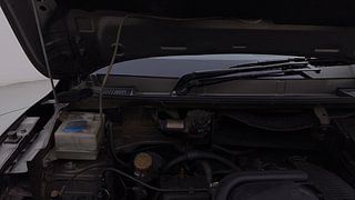 Used 2016 Renault Kwid [2015-2019] RXT Petrol Manual engine ENGINE RIGHT SIDE HINGE & APRON VIEW