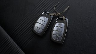 Used 2021 Hyundai New i20 Asta (O) 1.0 Turbo DCT Petrol Automatic extra CAR KEY VIEW