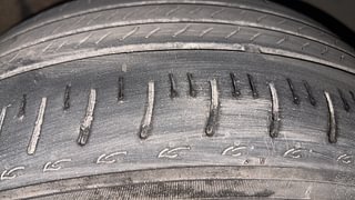 Used 2015 Volkswagen Polo [2015-2019] Highline1.2L (P) Petrol Manual tyres RIGHT FRONT TYRE TREAD VIEW