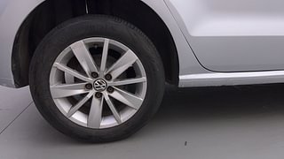 Used 2015 Volkswagen Polo [2015-2019] Highline1.2L (P) Petrol Manual tyres RIGHT REAR TYRE RIM VIEW