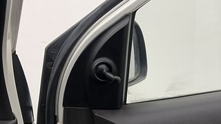 Used 2015 Hyundai Eon [2011-2018] Magna Petrol Manual top_features Central locking