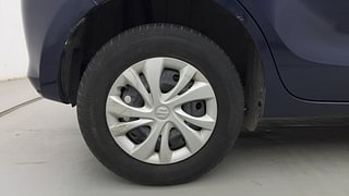 Used 2018 Maruti Suzuki Swift [2017-2021] VXI AMT Petrol Automatic tyres RIGHT REAR TYRE RIM VIEW