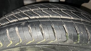 Used 2021 Renault Kwid [2020-2022] NEOTECH RXL Petrol Manual tyres LEFT FRONT TYRE TREAD VIEW