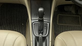 Used 2015 Maruti Suzuki Ciaz [2014-2017] ZXi AT Petrol Automatic interior GEAR  KNOB VIEW