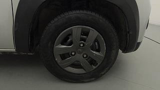 Used 2018 Renault Kwid [2015-2019] 1.0 RXT AMT Opt Petrol Automatic tyres RIGHT FRONT TYRE RIM VIEW