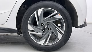 Used 2020 Hyundai New i20 Asta (O) 1.2 MT Petrol Manual tyres LEFT REAR TYRE RIM VIEW