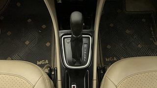 Used 2017 Maruti Suzuki Ciaz [2014-2017] ZXi AT Petrol Automatic interior GEAR  KNOB VIEW