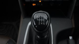 Used 2023 mahindra Scorpio N Z8 L Petrol 7 STR Petrol Manual interior GEAR  KNOB VIEW