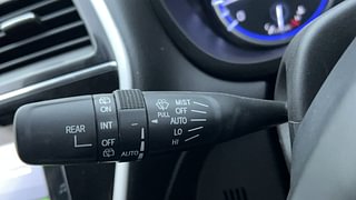 Used 2022 Maruti Suzuki S-Cross Alpha AT Petrol Automatic top_features Rain sensing wipers