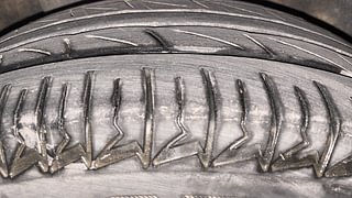 Used 2015 Honda Amaze [2013-2016] 1.2 VX AT i-VTEC Petrol Automatic tyres RIGHT REAR TYRE TREAD VIEW