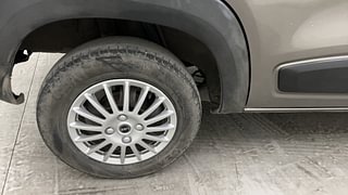 Used 2019 Renault Kwid [2017-2019] CLIMBER 1.0 Petrol Manual tyres RIGHT REAR TYRE RIM VIEW