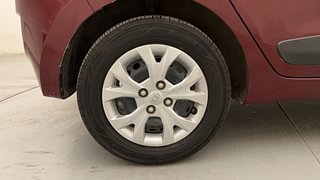Used 2015 Hyundai Grand i10 [2013-2017] Sportz 1.2 Kappa VTVT Petrol Manual tyres RIGHT REAR TYRE RIM VIEW