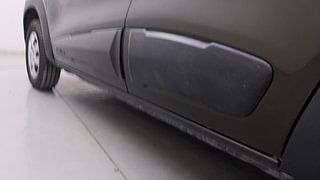 Used 2017 Renault Kwid [2015-2019] 1.0 RXT AMT Petrol Automatic dents MINOR DENT