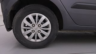 Used 2014 hyundai i10 Sportz 1.1 Petrol Petrol Manual tyres RIGHT REAR TYRE RIM VIEW