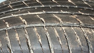 Used 2019 Renault Kwid [2017-2019] RXT 1.0 SCE Special (O) Petrol Manual tyres RIGHT REAR TYRE TREAD VIEW