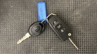 Used 2016 Tata Tiago [2016-2020] Revotron XZ Petrol Manual extra CAR KEY VIEW