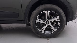 Used 2023 Tata Nexon XZA Plus AMT S Petrol Automatic tyres RIGHT FRONT TYRE RIM VIEW