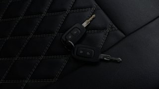 Used 2017 Renault Kwid [2015-2019] 1.0 RXT AMT Petrol Automatic extra CAR KEY VIEW