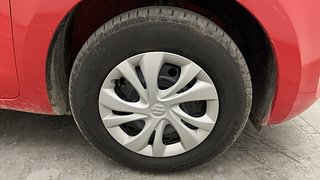 Used 2023 Maruti Suzuki Swift VXI AMT Petrol Automatic tyres RIGHT FRONT TYRE RIM VIEW