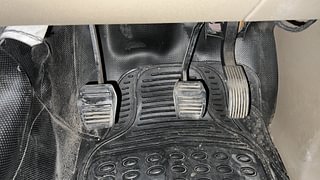 Used 2018 Mahindra TUV300 [2015-2020] T10 Dual Tone Diesel Manual interior PEDALS VIEW