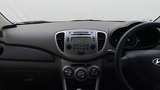 Used 2014 hyundai i10 Sportz 1.1 Petrol Petrol Manual interior MUSIC SYSTEM & AC CONTROL VIEW