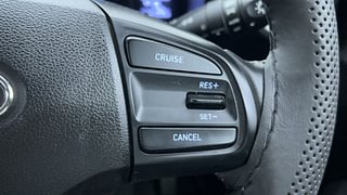 Used 2020 Hyundai Venue [2019-2022] SX 1.0  Turbo Petrol Manual top_features Cruise control