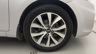 Used 2014 Hyundai Verna [2011-2015] Fluidic 1.6 VTVT SX Petrol Manual tyres RIGHT FRONT TYRE RIM VIEW