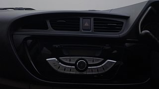 Used 2016 Maruti Suzuki Alto K10 [2014-2019] VXI AMT Petrol Automatic top_features Integrated (in-dash) music system