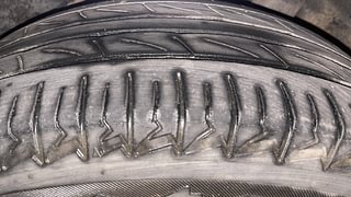 Used 2015 Honda Amaze [2013-2016] 1.2 VX AT i-VTEC Petrol Automatic tyres LEFT REAR TYRE TREAD VIEW