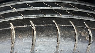 Used 2019 Renault Kwid [2017-2019] RXT 1.0 SCE Special (O) Petrol Manual tyres RIGHT FRONT TYRE TREAD VIEW