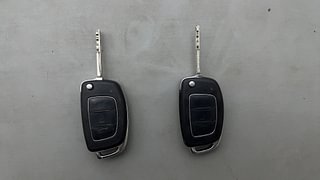 Used 2015 Hyundai Xcent [2014-2017] SX Petrol Petrol Manual extra CAR KEY VIEW
