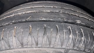 Used 2010 Hyundai i20 [2008-2012] Asta 1.4 AT Petrol Automatic tyres LEFT FRONT TYRE TREAD VIEW