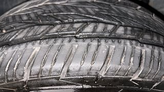 Used 2016 Renault Duster [2015-2019] 110 PS RXZ 4X2 MT Diesel Manual tyres RIGHT FRONT TYRE TREAD VIEW