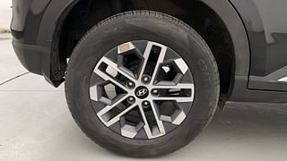 Used 2022 Hyundai Venue SX (O) 1.0 Turbo iMT Petrol Manual tyres RIGHT REAR TYRE RIM VIEW
