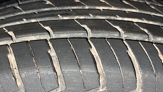 Used 2019 Renault Kwid [2017-2019] RXT 1.0 SCE Special (O) Petrol Manual tyres LEFT FRONT TYRE TREAD VIEW