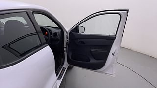 Used 2016 Renault Kwid [2015-2019] RXT Petrol Manual interior RIGHT FRONT DOOR OPEN VIEW