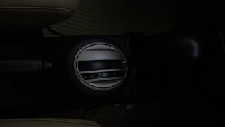 Used 2015 Honda Amaze [2013-2016] 1.2 VX AT i-VTEC Petrol Automatic interior GEAR  KNOB VIEW