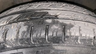 Used 2017 Renault Kwid [2015-2019] 1.0 RXT AMT Petrol Automatic tyres RIGHT FRONT TYRE TREAD VIEW